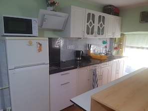 Unclassified image, 4 of 14, button - SUSU 2F-Apt for Backpackers w. Kitchen (Budapest)