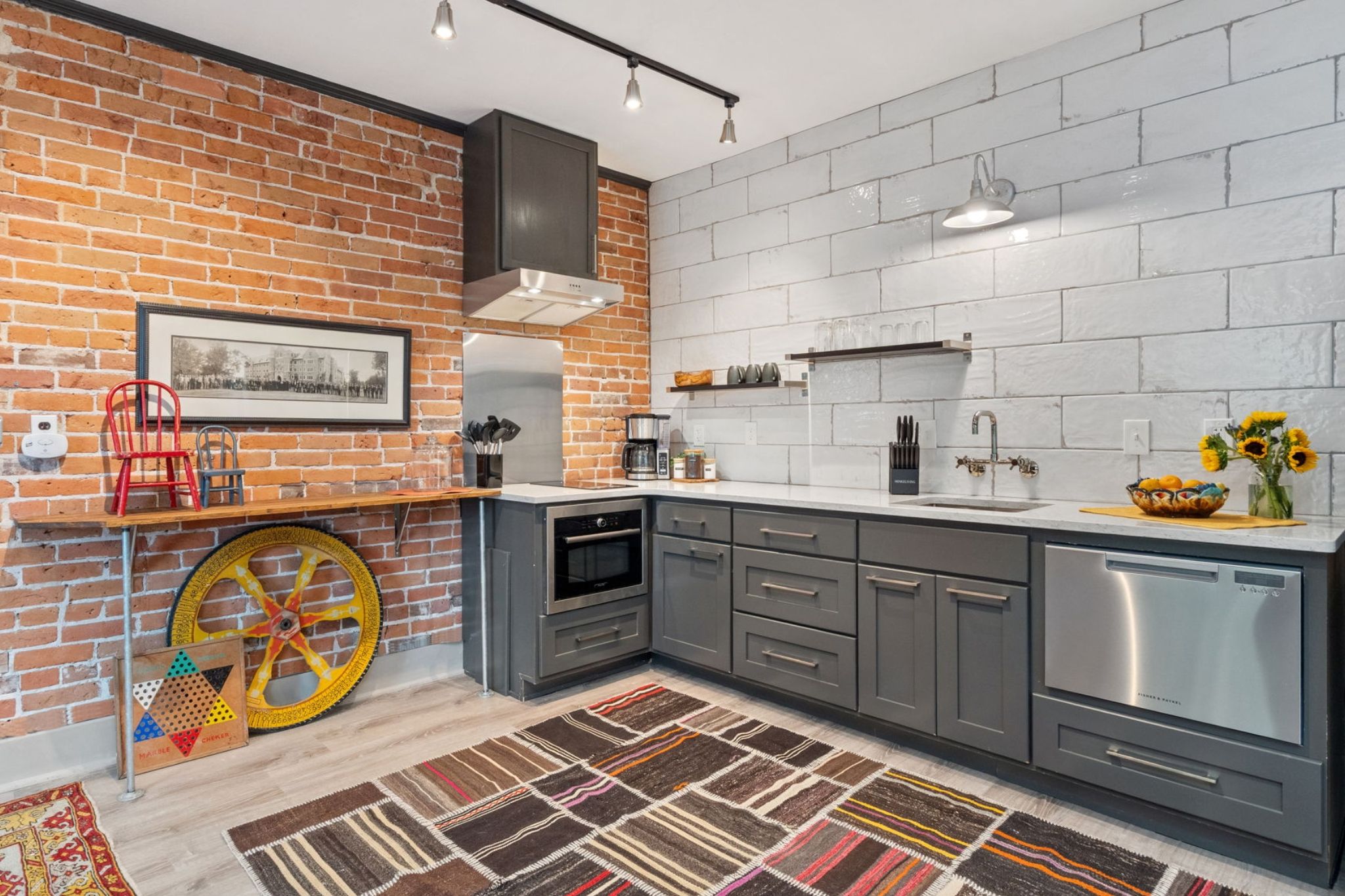 Apartment, Multiple Beds, Garden View (Magnolia Market Loft) | Private kitchen