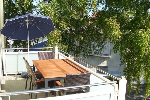 Outdoor dining - with sea view and balcony (Dahme)