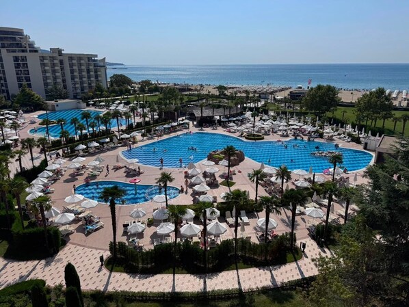Pool - Modern Seaview Apartment 50m to Beach AC & Gym. (Sunny Beach)