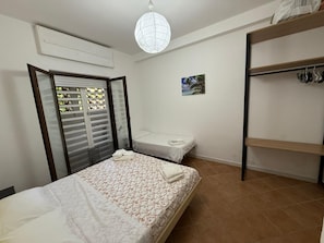 3 Schlafzimmer, Bügeleisen/Bügelbrett