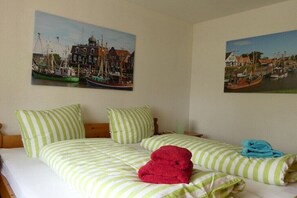 Room - Holiday home in Dornum with swimming pool (Dornum)