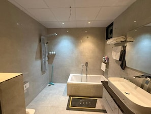 Bathroom - SK Govindam Royal Stay (Jaipur)