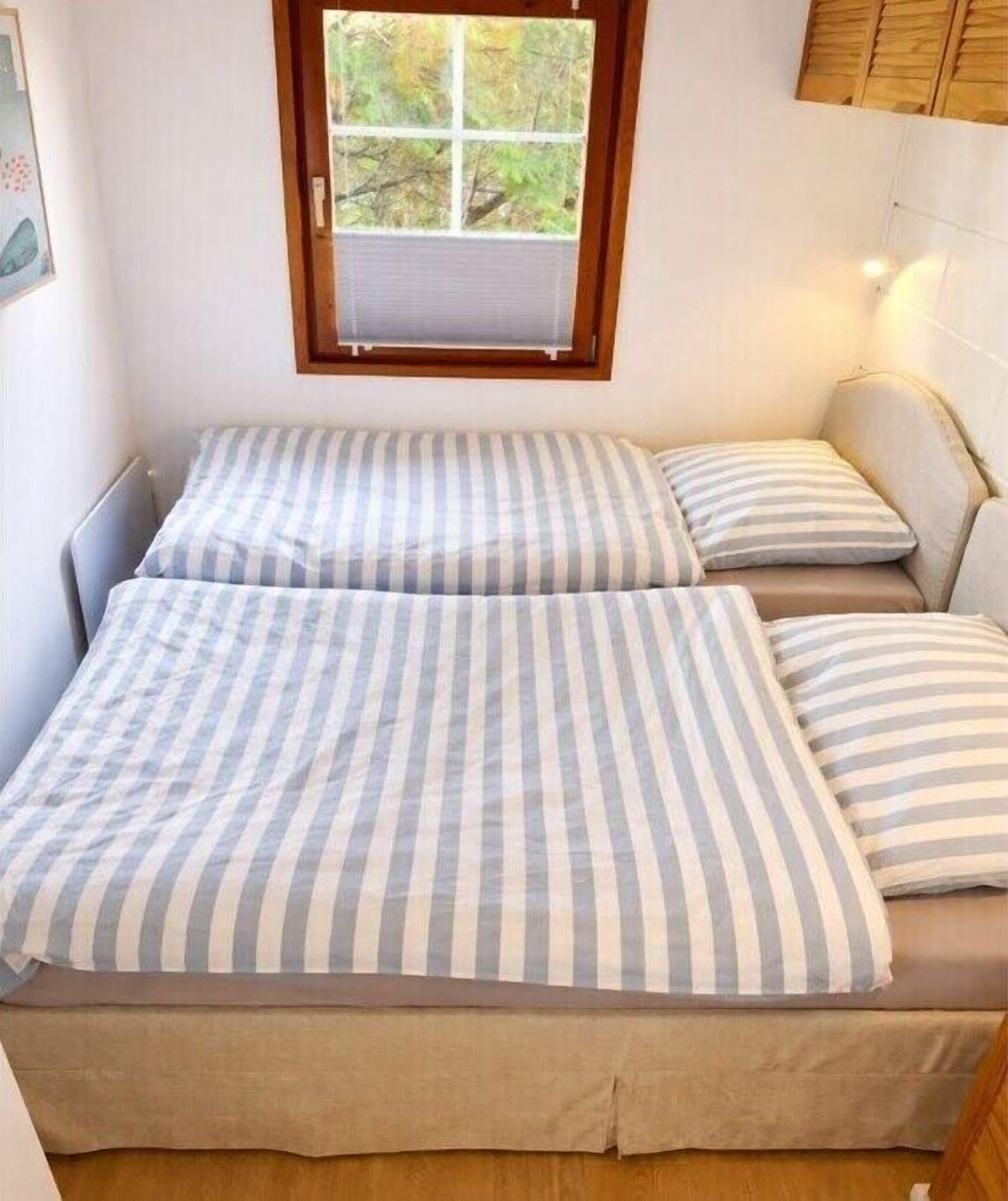 WiFi (free), bed sheets