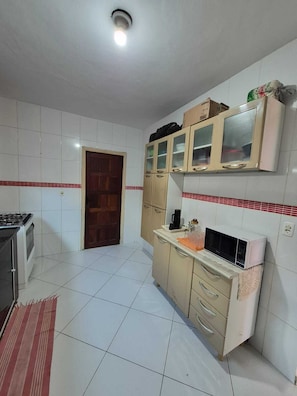 Private kitchen - Nataliana's house, in the best place in the world, Cabo Frio-RJ (Cabo Frio)