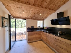 Fridge, microwave, dishwasher - Cottage with AC and terrace - 4 guests (Saint-Just-Saint-Rambert)