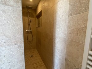 A small, enclosed shower area with tiled walls and a showerhead. - Romantic apartment sea view, 2 guests (Le Lavandou)