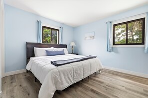 Iron/ironing board, WiFi, bed sheets - Walk to the Beach, North Myrtle Beach Getaway (North Myrtle Beach)