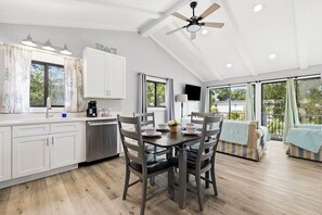 Dining - Walk to the Beach, North Myrtle Beach Getaway (North Myrtle Beach)