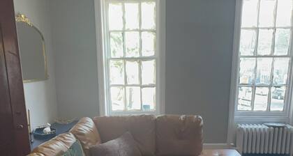 Classic Albany Charm – Fully Furnished