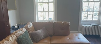 Classic Albany Charm – Fully Furnished