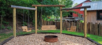 Hoot’n Holler — A Quiet Couples Escape
