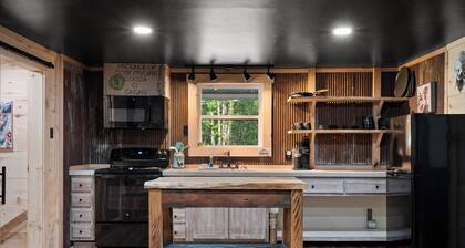 Hoot’n Holler — A Quiet Couples Escape