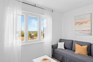 Living area - Jellyfish: 2BR Apartment with Terrace & Pula Harbour Views (Pula)