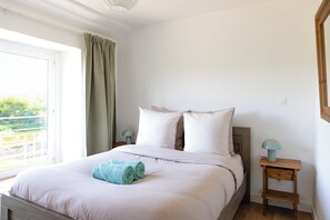 Schreibtisch, Bügeleisen/Bügelbrett, Reisekinderbett, kostenloses WLAN