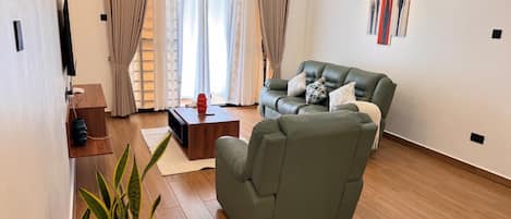 Comfort Apartment, City View | Living area