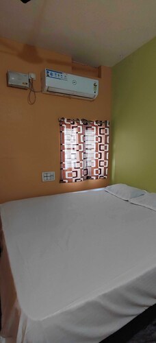 Gorgeous 6-bedroom house with AC in charming Sanapur
