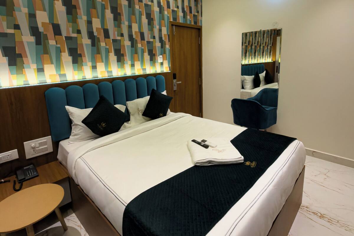 Egyptian cotton sheets, premium bedding, down duvets, pillow-top beds