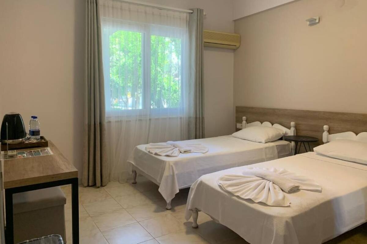 Habitación familiar, balcón, vista al jardín | Caja de seguridad en la habitación y insonorización