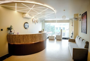 Lobby - Hotel Shivara (Prayagraj)