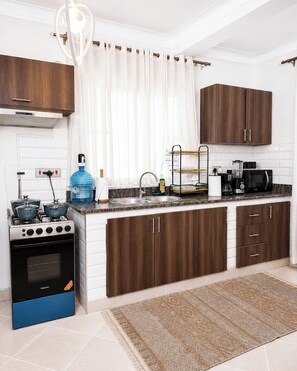Private kitchen - Selah Lodges/Apartments (Kampala)
