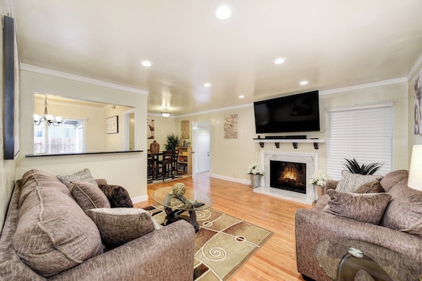 Pool Table! Spacious Home, 8 Mi To Dtwn Commons - Elk Grove, CA
