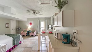 Interior - Lanai, Pool Access! Naples Studio Near Beach (Naples)