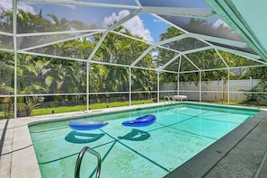 Interior - Lanai, Pool Access! Naples Studio Near Beach (Naples)
