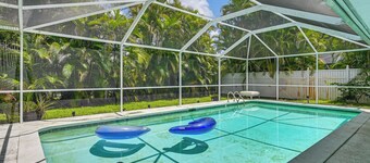 Lanai, Pool Access! Naples Studio Near Beach