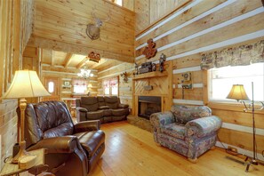 Interior - 1 Mi to Dollywood! Hot Tub Hideaway in Smokies (Sevierville)