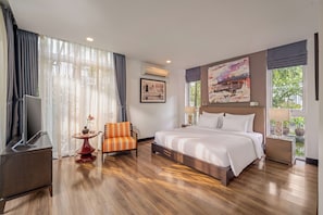 5 bedrooms, iron/ironing board, WiFi, bed sheets