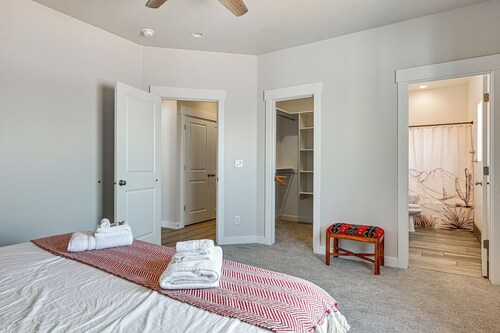 Explore Glen Canyon/lake Powell! Red River Retreat