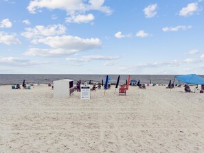 Beach - Moonraker #2 | Cozy Condo with Community Pool + Grilling Area (Gulf Shores)