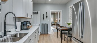 Hike, Golf & Explore! Family Gem in Dtwn Bedford