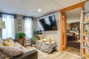 Interior - 3 Mi to Shore! Searsport Apt w/ Shared Pool (Searsport)