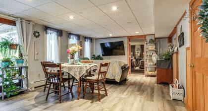 3 Mi to Shore! Searsport Apt w/ Shared Pool
