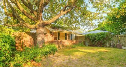 Easy Access to Uafs & Downtown! Cozy Apt w/ Patio
