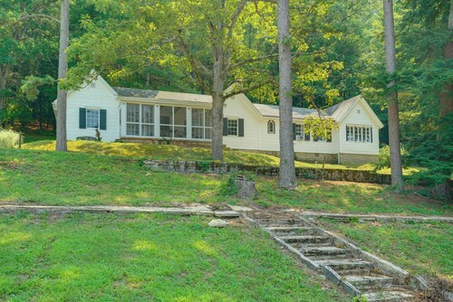 Saddle Up! Belleview Farm Stay w/ Pool & Stables