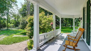 House (4 Bedrooms) | Interior - Historic Riverfront Escape in Youngstown w/ Dock (Youngstown)
