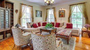 House (4 Bedrooms) | Interior - Historic Riverfront Escape in Youngstown w/ Dock (Youngstown)