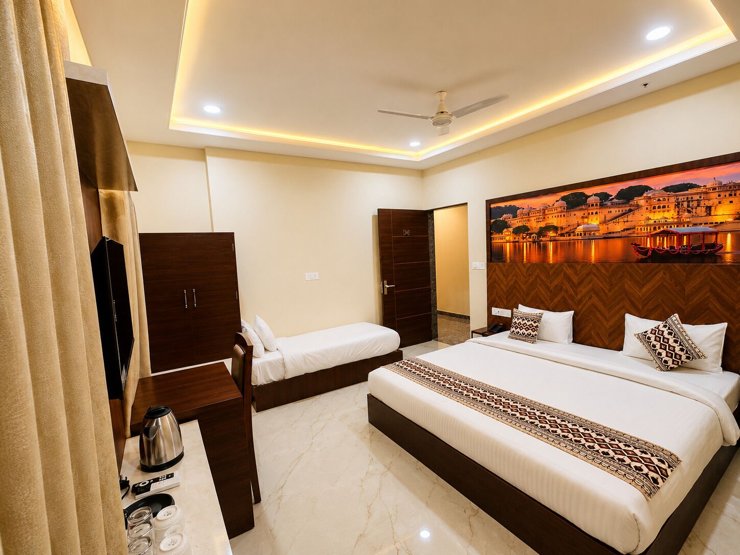 Deluxe Double Room | Laptop workspace, WiFi (free)