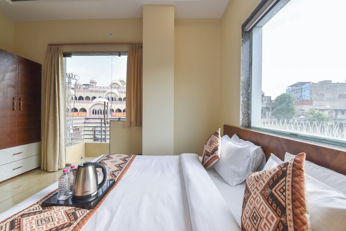 Habitación de lujo, 1 cama King size, para no fumadores, aire acondicionado | Espacio para trabajar con laptop, wifi gratis y ropa de cama