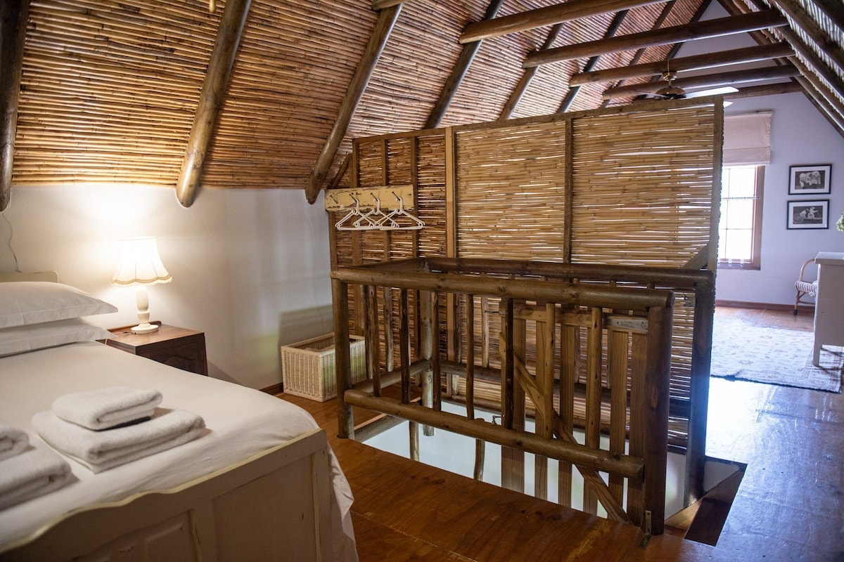 Casa rural familiar, 4 dormitoris, pati, vistes a la muntanya | Bressols gratuïts, wifi gratuïta i roba de llit 