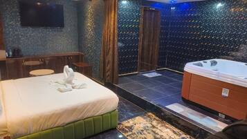 Suite monolocale Grand | Postazione laptop, ferro/asse da stiro, Wi-Fi gratuito, lenzuola