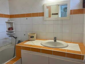 Bathroom - Vrbo Property (Saint-François)