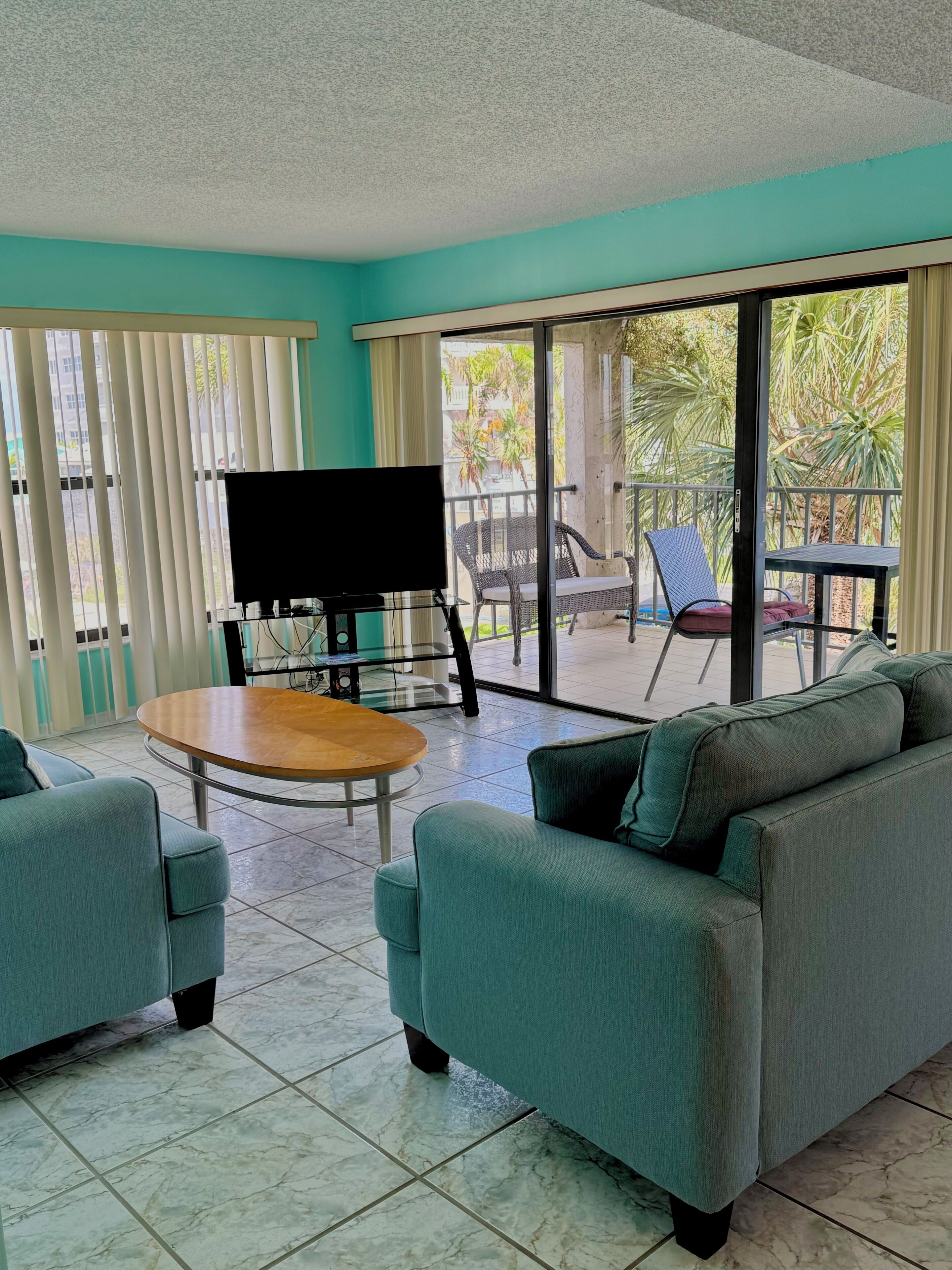A living room with a television, a round table, and two sofas.