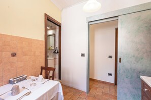 Dining - Vrbo Property (Viterbo)