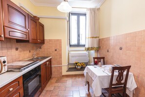 Private kitchen - Vrbo Property (Viterbo)