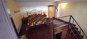 Tabla de planchar con plancha, wifi y ropa de cama 