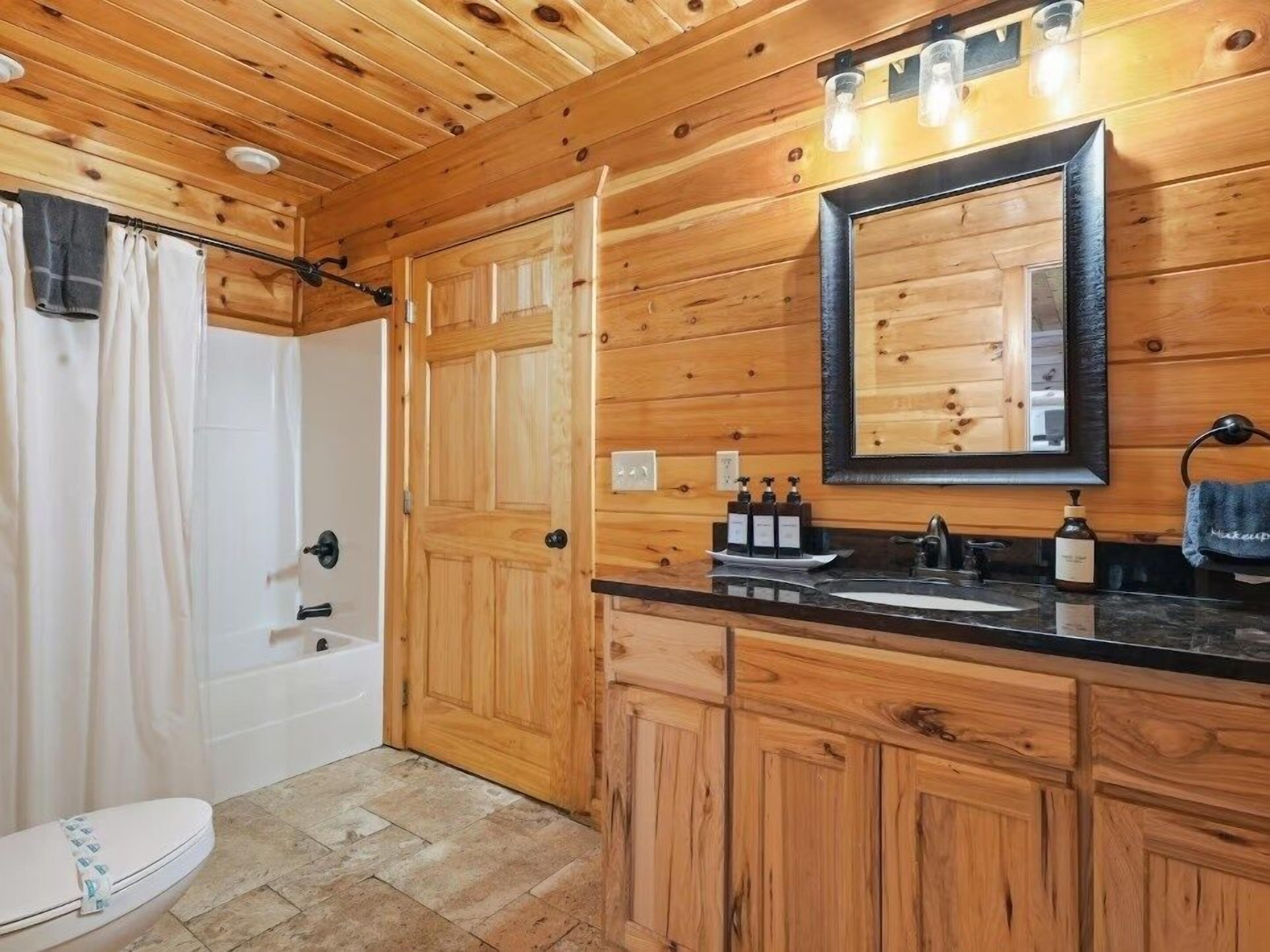Cabin, 5 Bedrooms | Bathroom | Towels